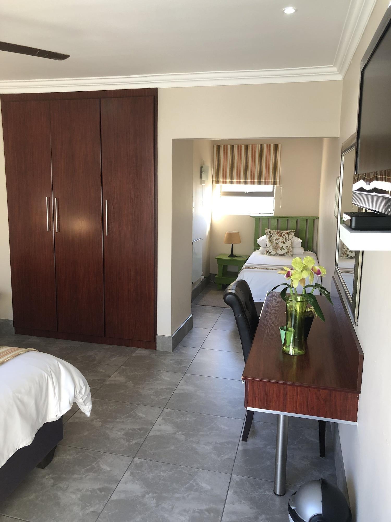 Le Blue Guesthouse Port Elizabeth Dış mekan fotoğraf