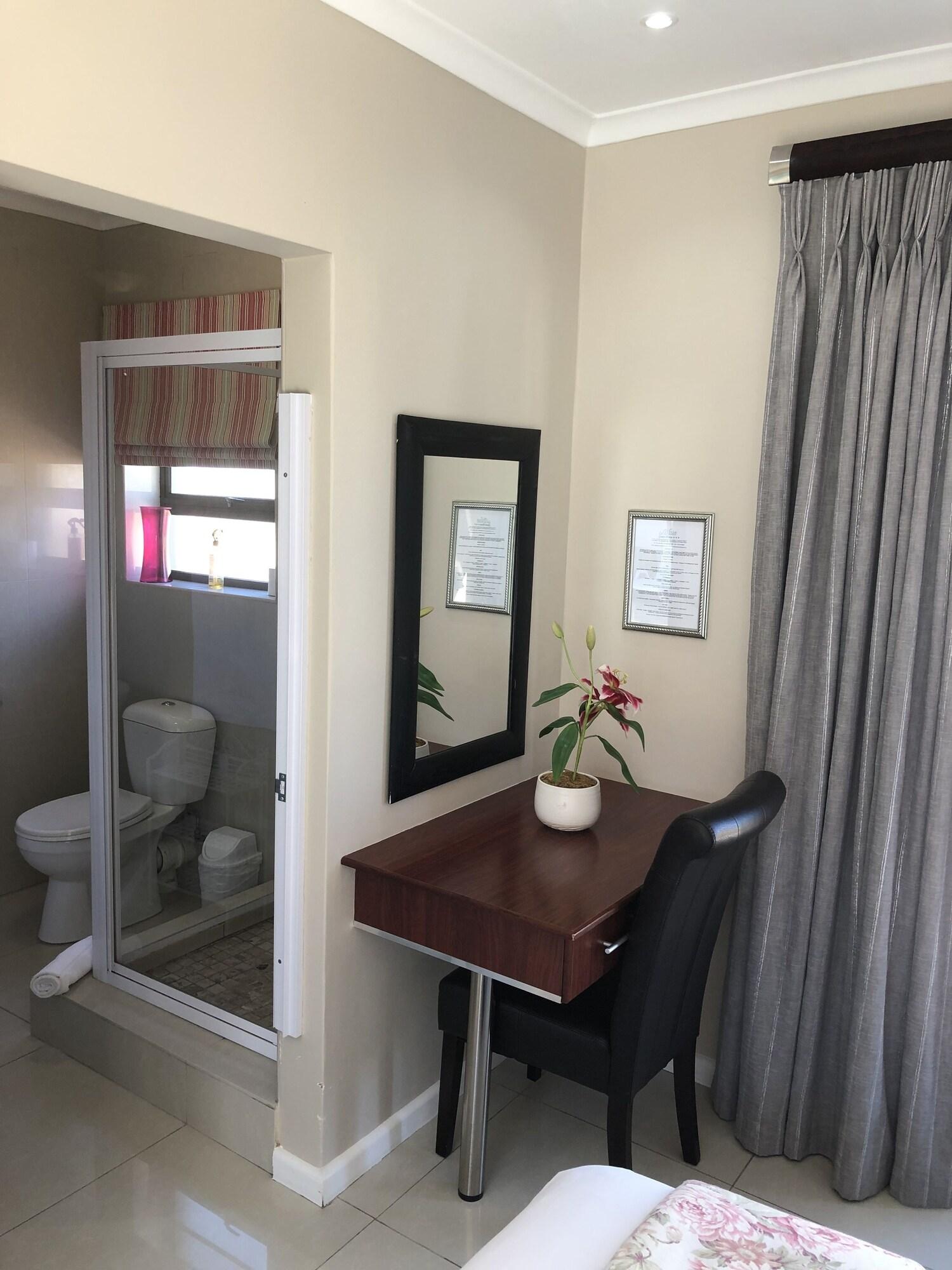 Le Blue Guesthouse Port Elizabeth Dış mekan fotoğraf