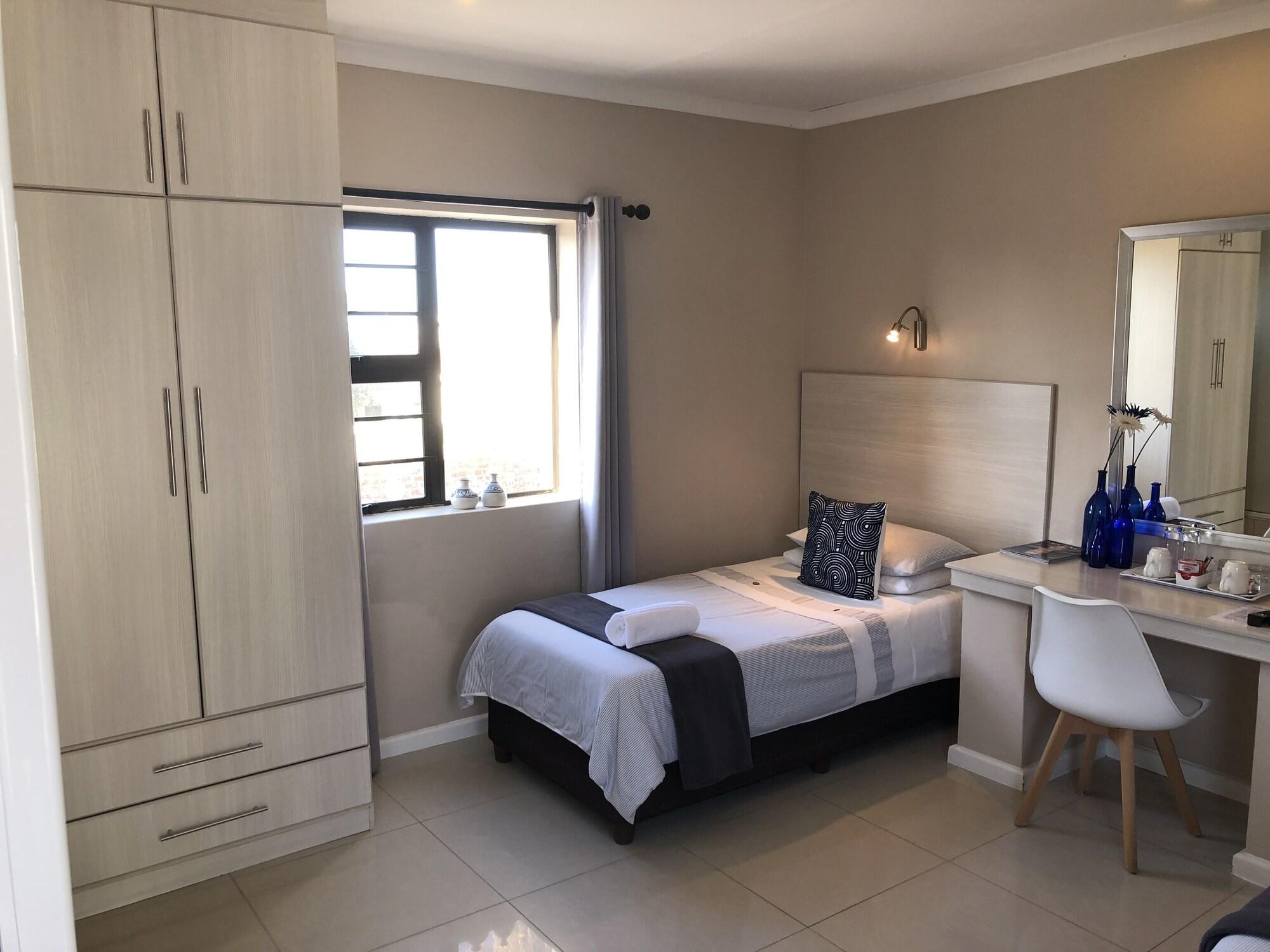 Le Blue Guesthouse Port Elizabeth Dış mekan fotoğraf