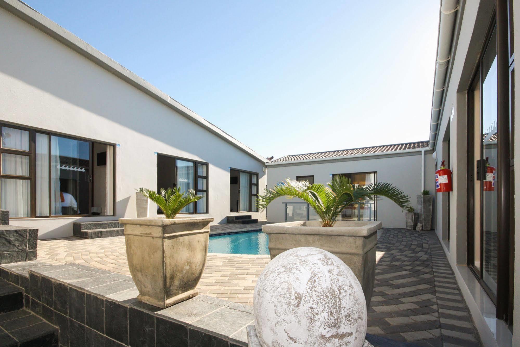 Le Blue Guesthouse Port Elizabeth Dış mekan fotoğraf