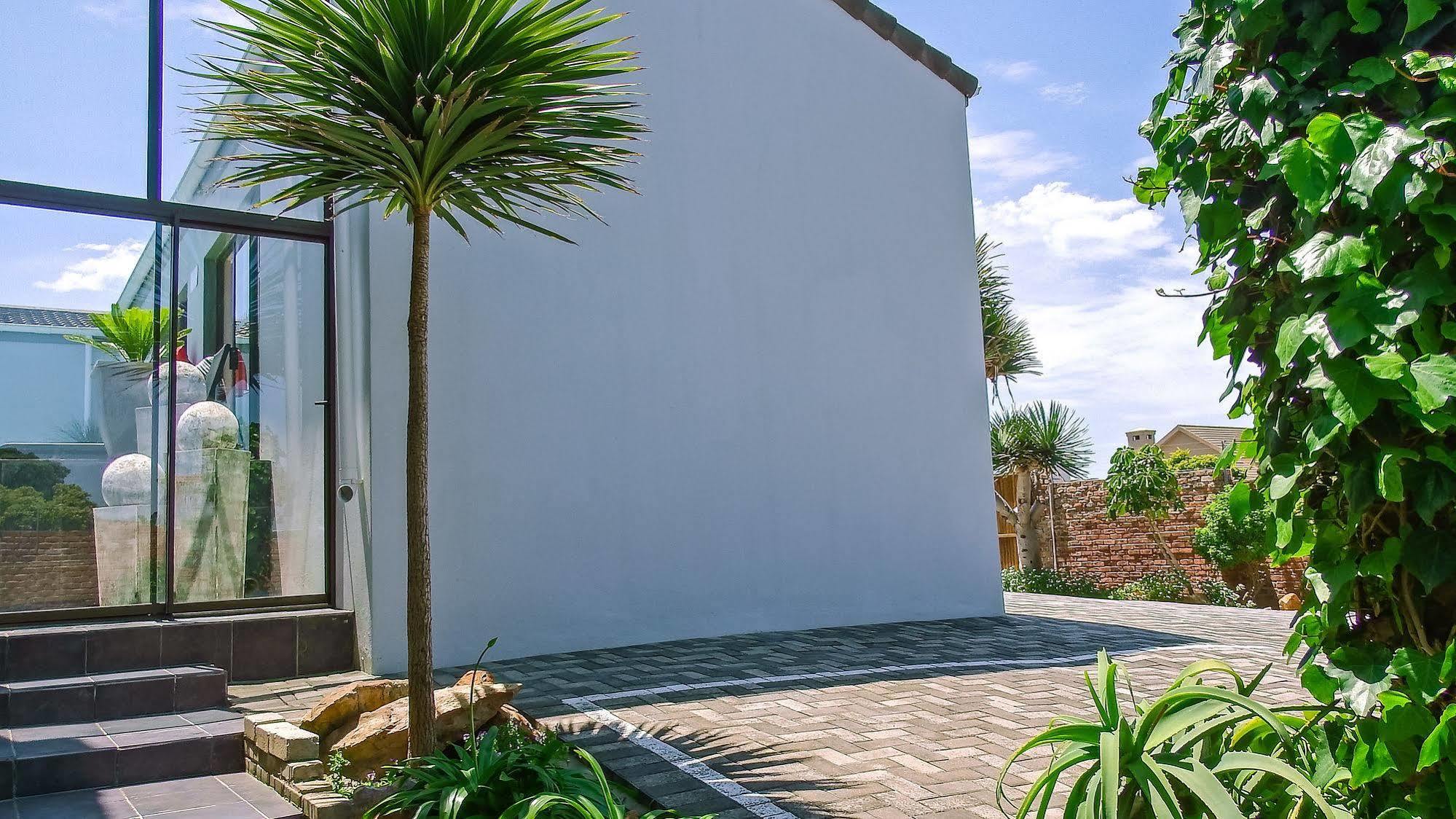 Le Blue Guesthouse Port Elizabeth Dış mekan fotoğraf