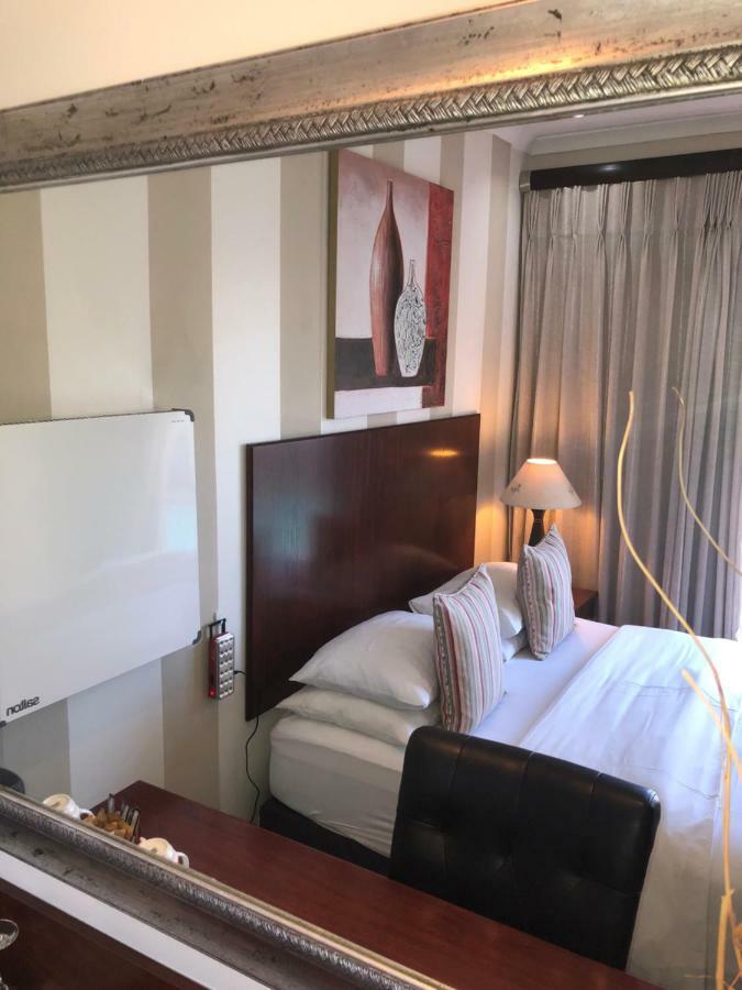 Le Blue Guesthouse Port Elizabeth Dış mekan fotoğraf