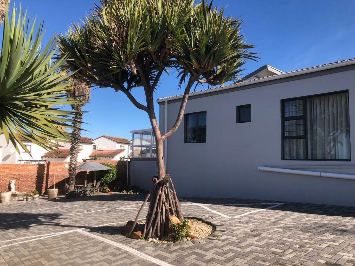 Le Blue Guesthouse Port Elizabeth Dış mekan fotoğraf